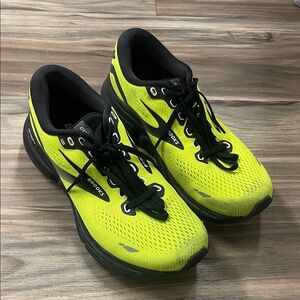 Brooks Men's Neon Yellow and Black sneakers